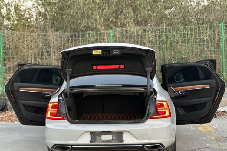 Used Volvo S90 2020 T5 Zhiyi Luxury Edition
