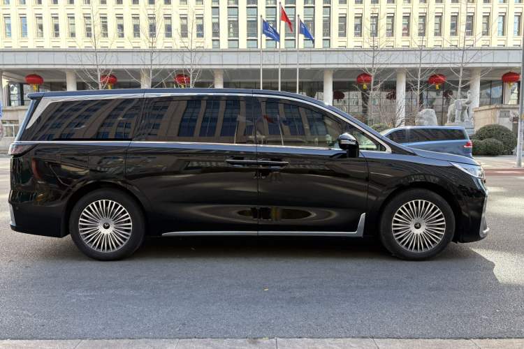 Used VOYAH Dream 2025 PHEV Four-Wheel Drive Excellence Kunpeng Edition
