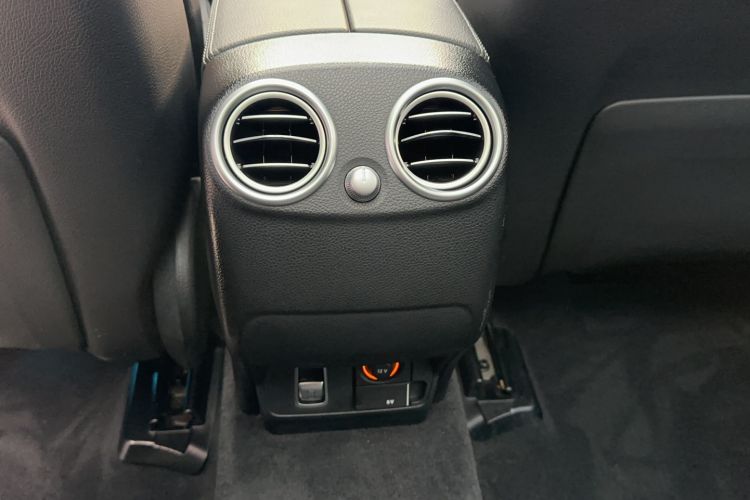 Used Mercedes-Benz GLC 2019 Facelift GLC 260 L 4MATIC Luxury Model Interior 5