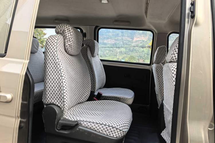 Used Wuling Rongguang V 2016 1.2L Standard Version
