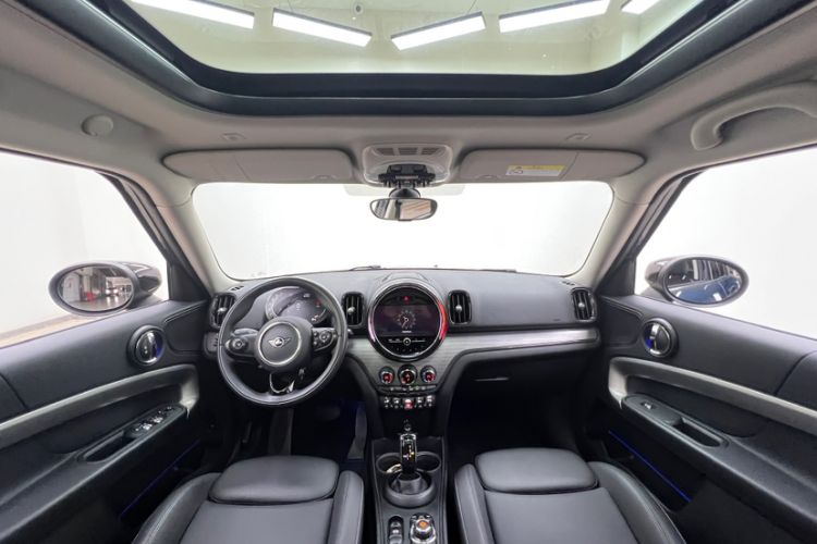 Used MINI Countryman 2021 1.5T COOPER ALL4 Laguna Blue Limited Edition Interior 7