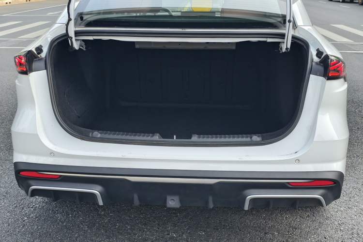 Used Geely Galaxy L6 2025 EM-i 140km Long-Range Version