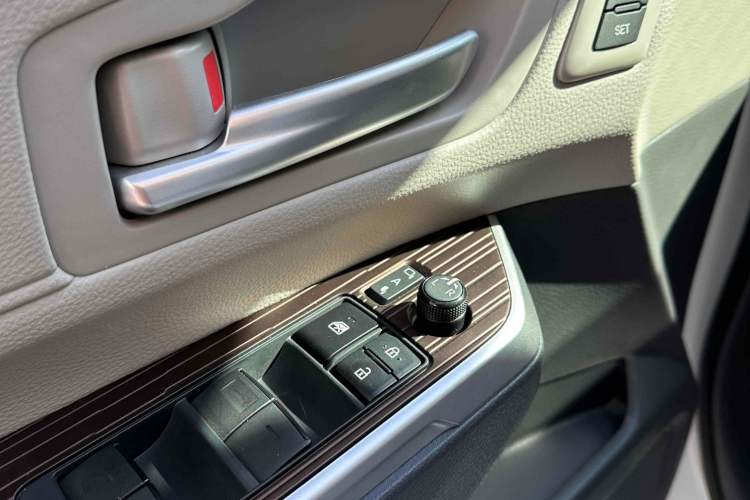 Used Toyota Granvia 2023 2.5L Hybrid Prestige PLUS Edition
