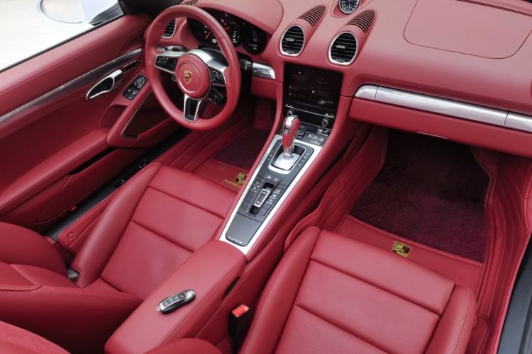 Used Porsche 718 2022 Boxster 2.0T Interior 1