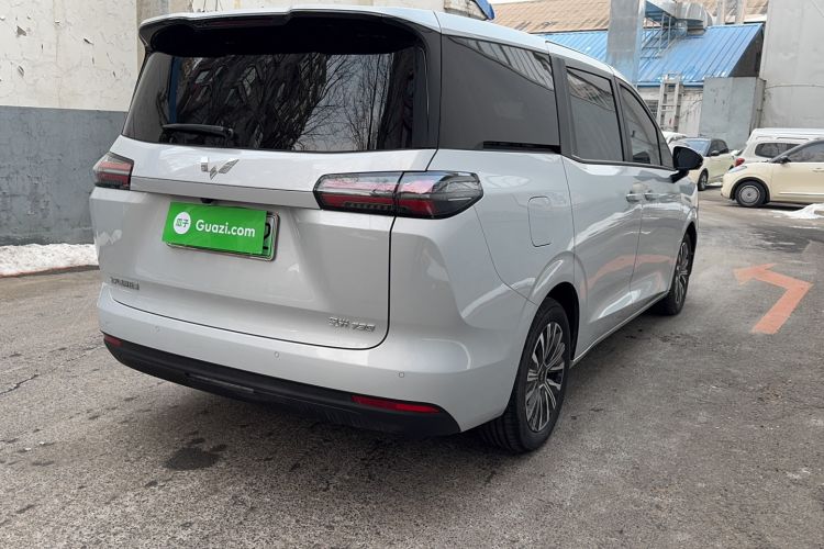 Used Wuling Wuling Starlight 730 2025 Model Plug-in Hybrid 125km Luxury Edition