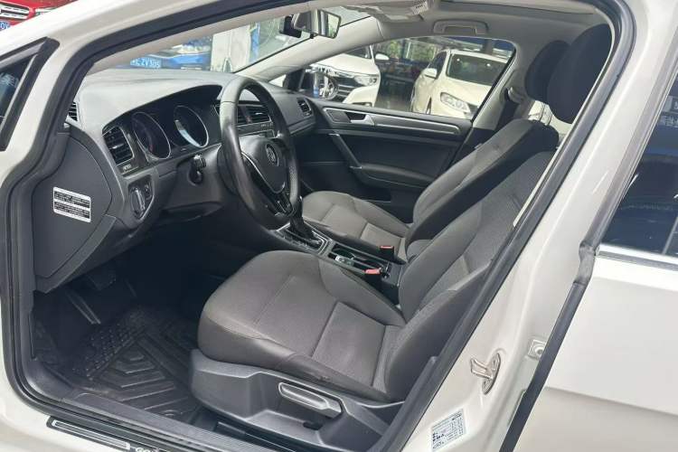 Used Volkswagen Golf 2016 230TSI Automatic Comfort Version Interior 2