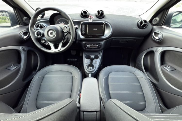 Used smart forfour 2016 0.9T 66 kW Pioneer Edition