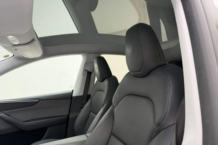 Used Tesla Model Y 2025 Rear-Wheel-Drive Version Headliner
