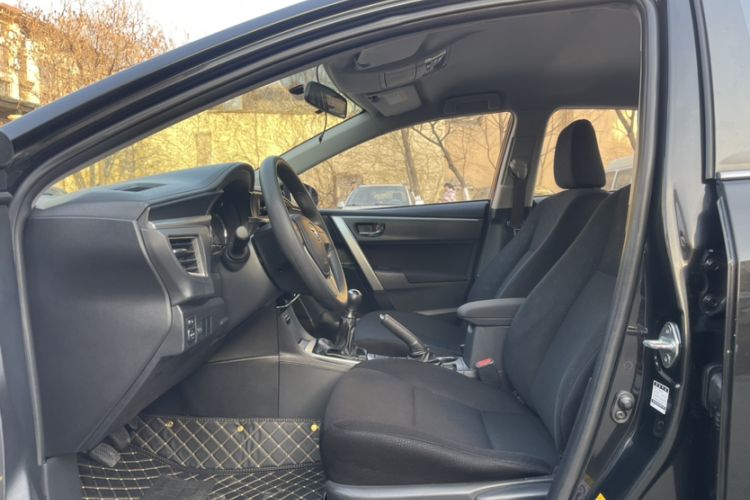 Used Toyota Corolla 2017 1.6L Manual GL Interior 3