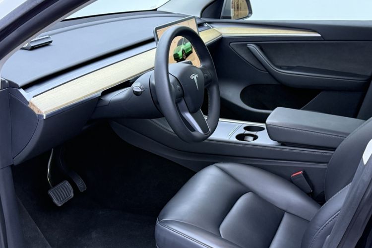 Used Tesla Model Y 2022 Rear-Wheel-Drive Version
