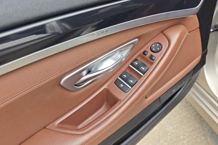 Used BMW 5 Series 2014 520Li Elegant Model Interior 9