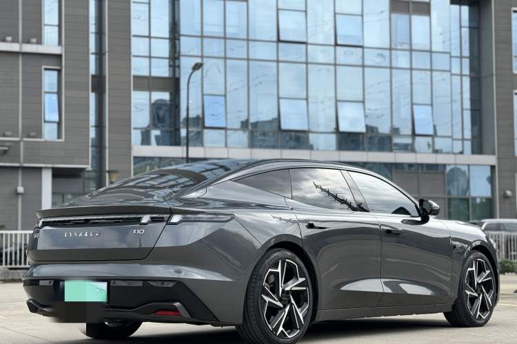 Used Lynk & Co Z10 2025 71 kWh 602 km Range Rear-Wheel Drive Pro
