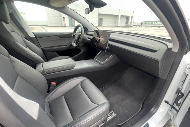 Used Tesla Model Y 2025 Rear-Wheel-Drive Version
