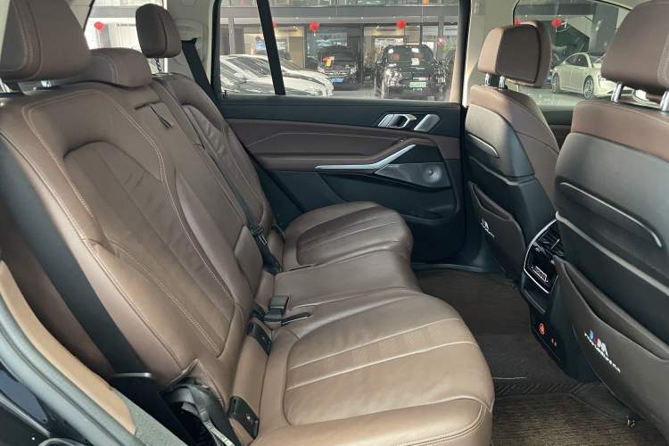 Used BMW X7 2020 xDrive40i Luxury Package with Leading Features