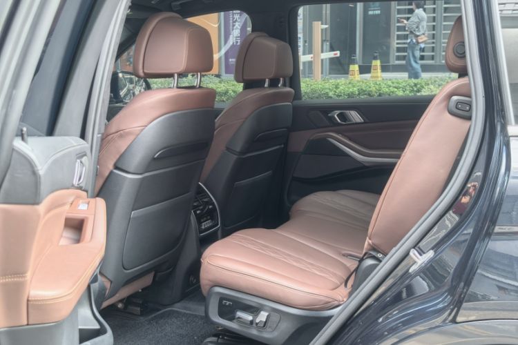 Used BMW X7 2020 xDrive40i Luxury M Sport Package
