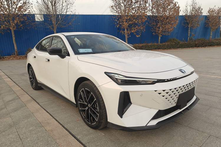 Used Changan UNI-V iDD 2024 Blue Whale Smart Electric iDD 136km ZhiKu Model