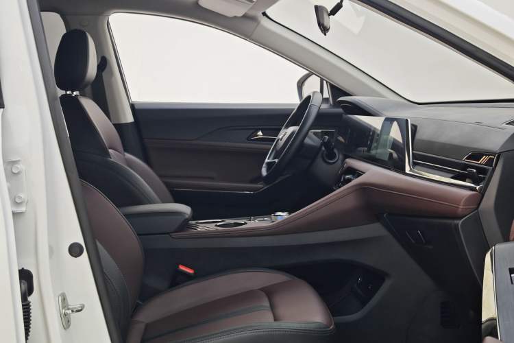 Used SOL X8 PLUS 2023 1.5 TGDI DCT Smart Edition 7-Seater