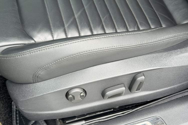 Used Volkswagen Magotan 2019 330TSI DSG Luxury Version China VI Standard Interior 4