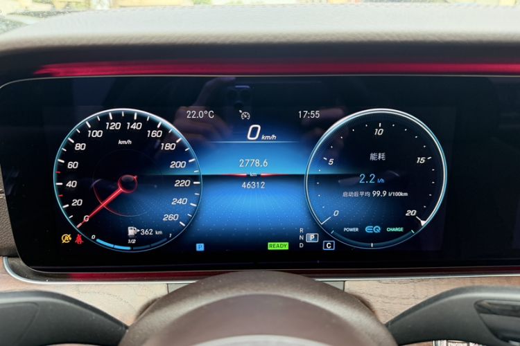 Used Mercedes-Benz E-Class 2021 E 260 L Odometer Close Up