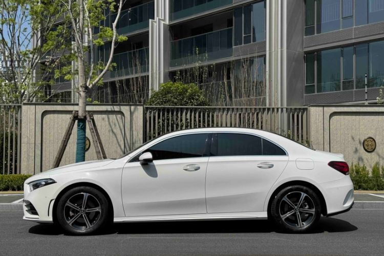 Used Mercedes-Benz A-Class 2022 Revised Version A 200 L Sport Sedan Fashionable Style