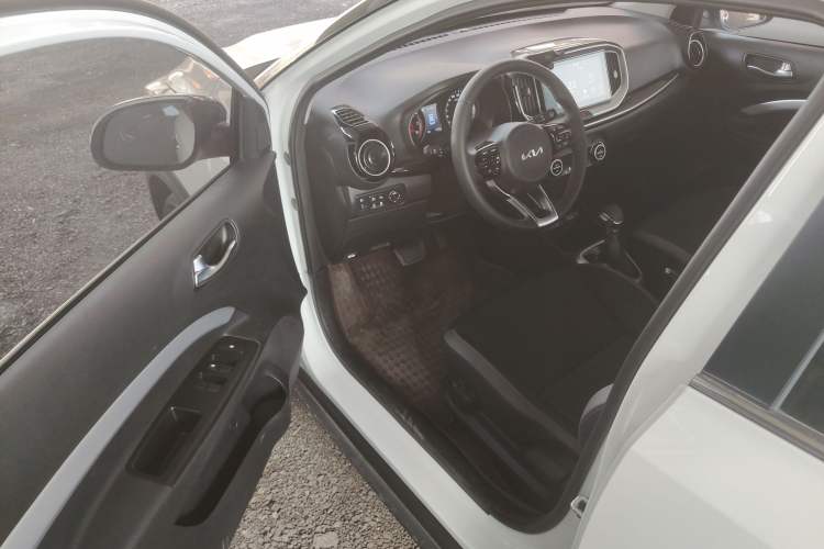 Used Kia kx1 Stonic 2021 1.4L CVT Sunroof Model
