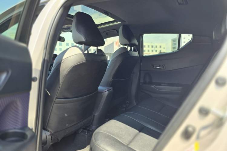 Used Toyota C-HR 2018 2.0L Leading with Sunroof China VI Standard
