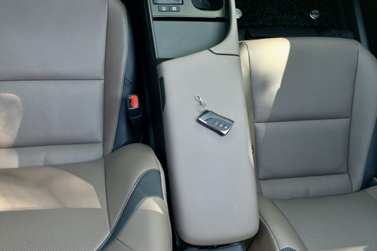 Used Lexus ES 2025 300h Deluxe Edition
