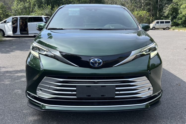 Used Toyota Sienna 2021 2.5L Hybrid Platinum Edition
