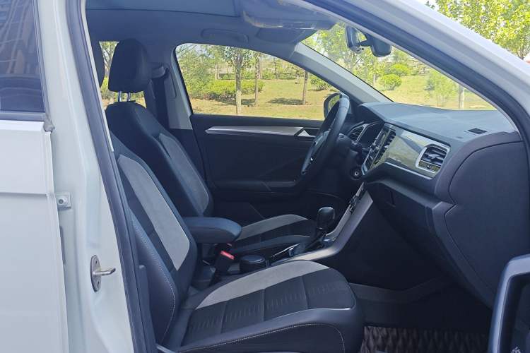 Used Volkswagen T-ROC 2020 230TSI DSG Two-Wheel Drive Advanced Version Right Front Seat