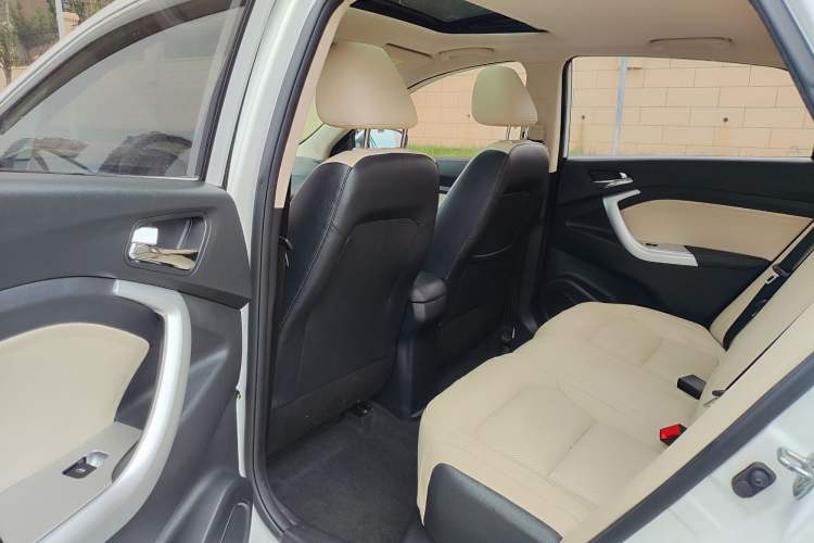 Used Changan Alsvin V7 2016 1.6L Automatic Fun Model China V Standard