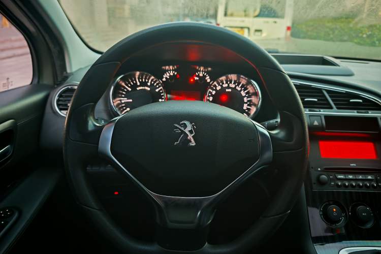 Used Peugeot 3008 2015 2.0L Manual Classic Edition
