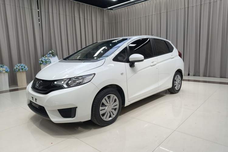 Used Honda Fit 2016 1.5L LXS CVT Comfort Sunroof Version Front Left 45 Deg