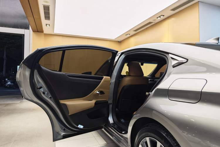 Used Lexus ES 2020 200 Excellence Edition
