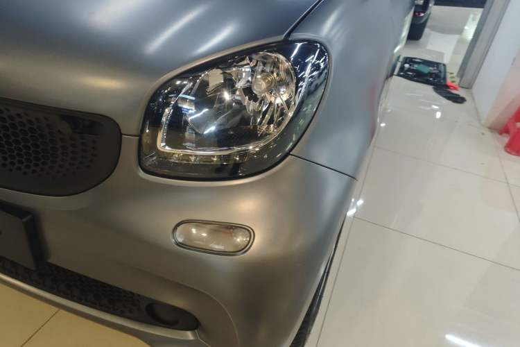 Used smart fortwo 2015 1.0L 52 kW hardtop Dynamic version