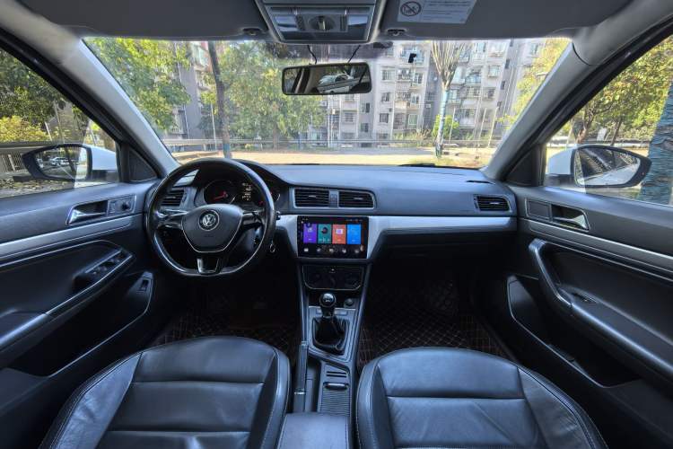 Used Volkswagen Lavida 2015 1.6L Manual Comfort Edition
