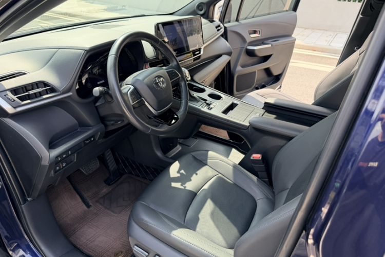 Used Toyota SIENNA 2021 2.5L Hybrid Ultimate Edition Interior 4