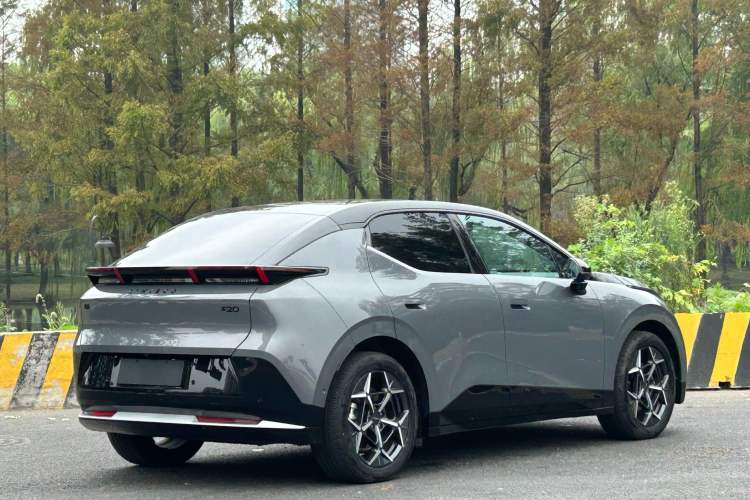 Used Lynk & Co Z20 2025 530 km Range Rear-Wheel Drive Max