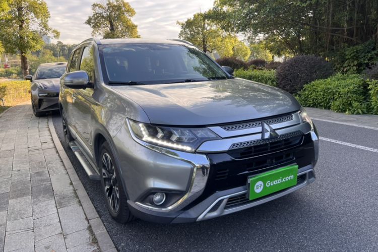 Used Mitsubishi Outlander 2019 2.4L 4x4 Zhi Xiang Edition 5 Seats China VI Standard
