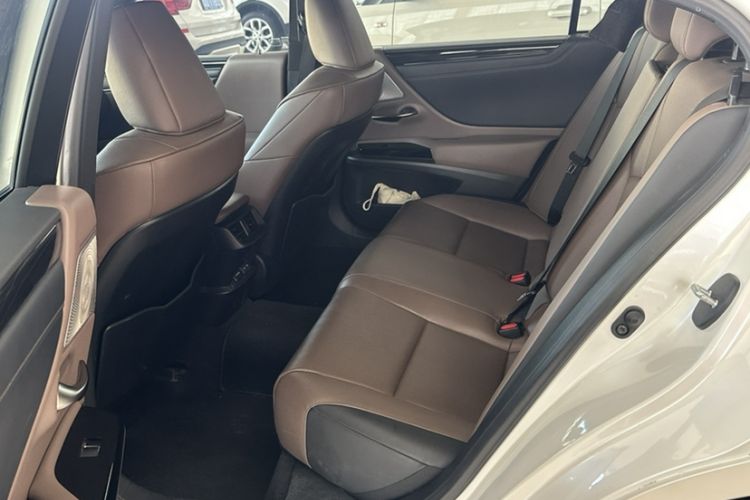 Used Lexus ES 2021 200 Excellence Edition
