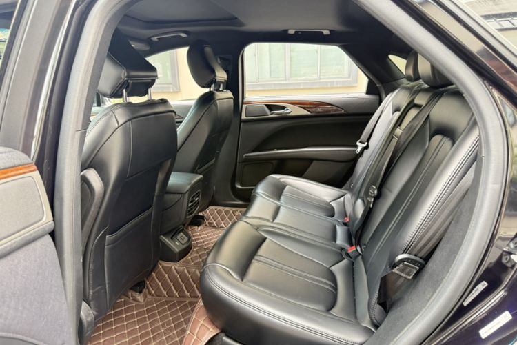 Used Lincoln MKZ 2020 2.0T Deluxe Edition Interior 2