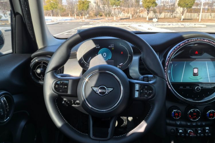 Used MINI MINI 2022 Updated 1.5T COOPER Artist Five-Door Edition