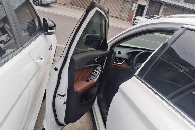 Used FAW Senya R9 2018 1.2T Manual Luxury Smart Edition