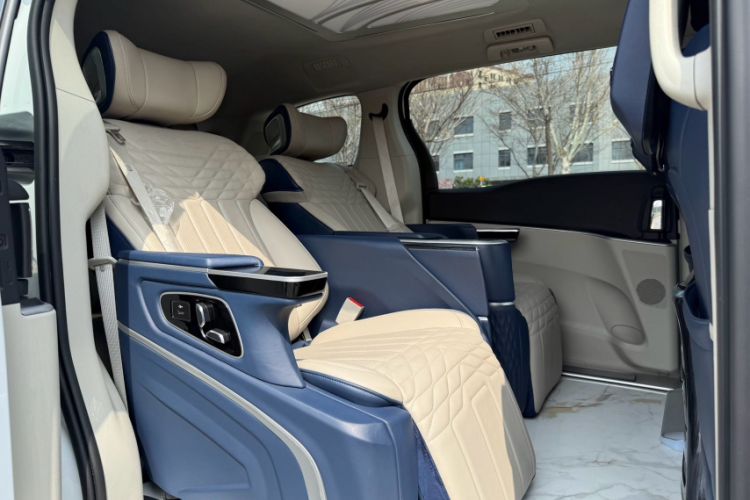 Used Buick GL8 2023 Land Executive Class Comfort Model
