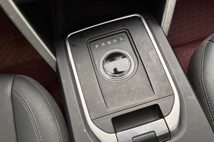 Used Land Rover Discovery Sport 2019 240 PS SE Version China VI Standard Interior 10