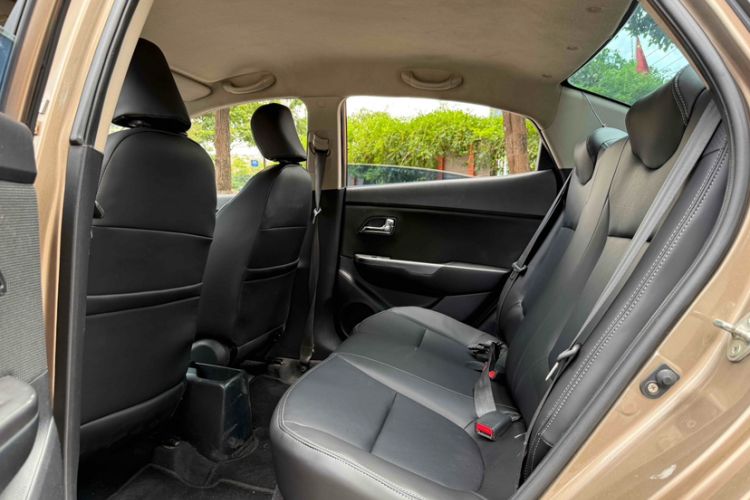 Used Kia K2 2012 Sedan 1.4L MT GLS Commemorative Edition
