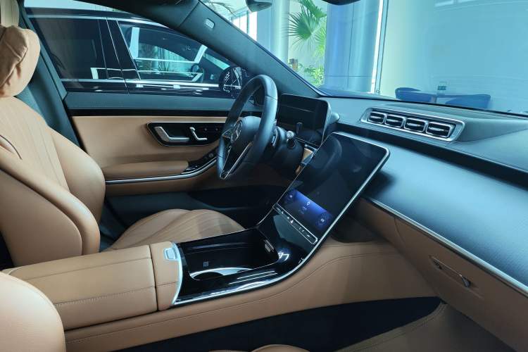 Used Mercedes-Benz S-Class 2024 Restyled S 400 L Business Version Interior 1