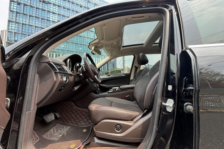 Used Mercedes-Benz GLS 2017 GLS 400 4MATIC Fashion Edition Interior 8