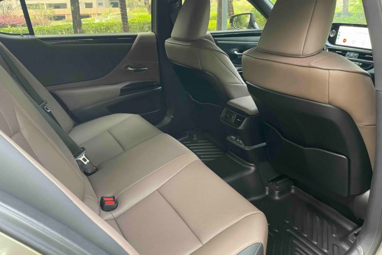 Used Lexus ES 2022 200 Excellence Edition