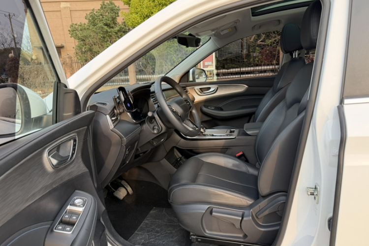 Used Roewe RX5 2023 PLUS 330TGI Automatic Trendsetting Smart Edition Interior 2