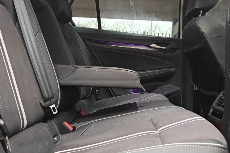 Used Volkswagen Golf 2023 Facelift 280TSI DSG R-Line Lite Interior 15